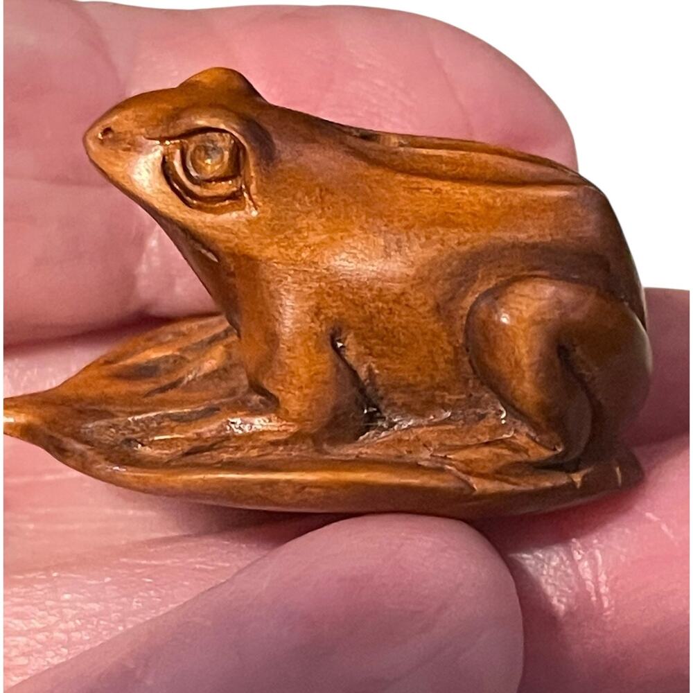 Hand-Carved Boxwood Frog on Lotus Leaf Netsuke Signed Japanese-Style Carving